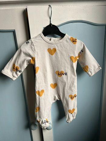 Pyjama , crème avec cœurs , kiabi ,  1 mois