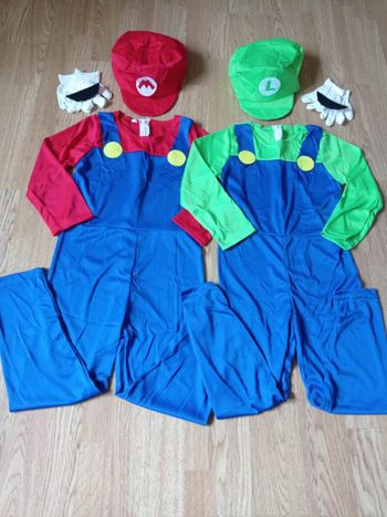Lot déguisement Mario + luigi et accessoires 6ans