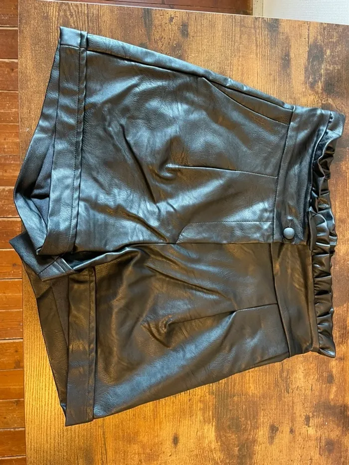 Short en cuir noir - photo numéro 3