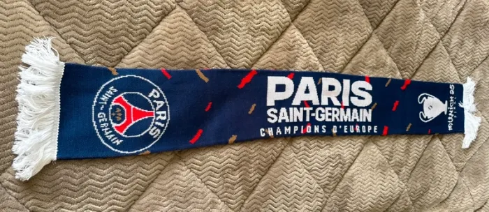 Écharpe PSG Champions d’Europe Munich Final 🏆 - photo numéro 3