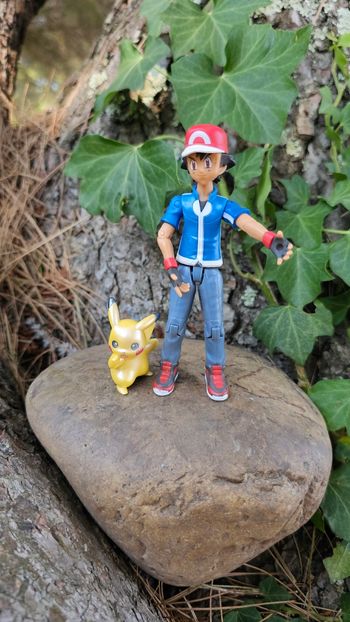 Super figurine Pokemon Nintendo sacha et son pikachu