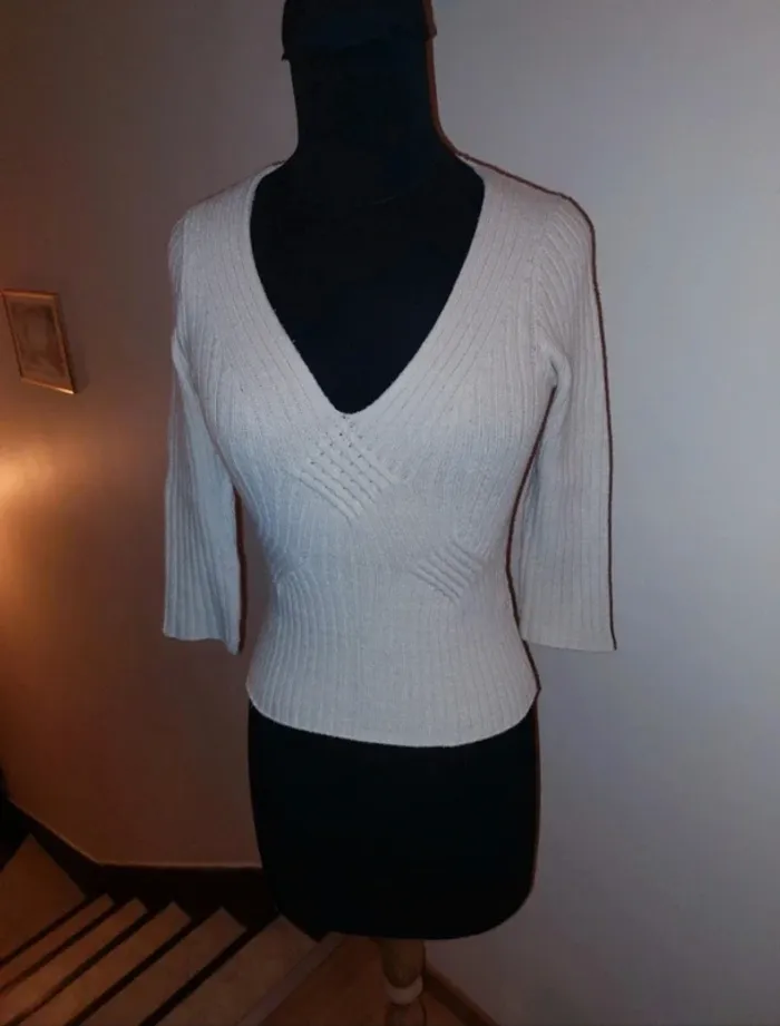 Pull court col V opaque manches 3/4 beige-crème