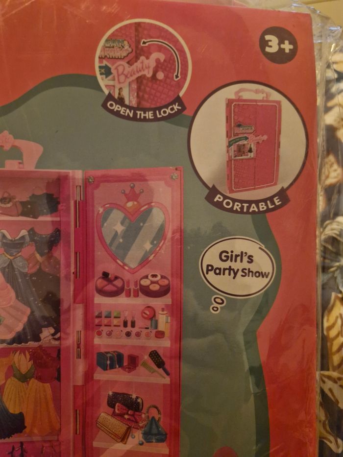 Poupée avec dressing - photo numéro 6