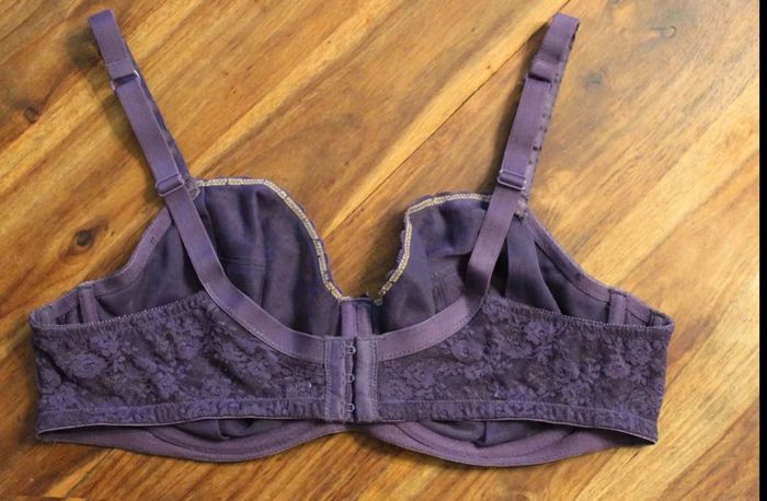 Soutien-Gorge violet en dentelle - photo numéro 3