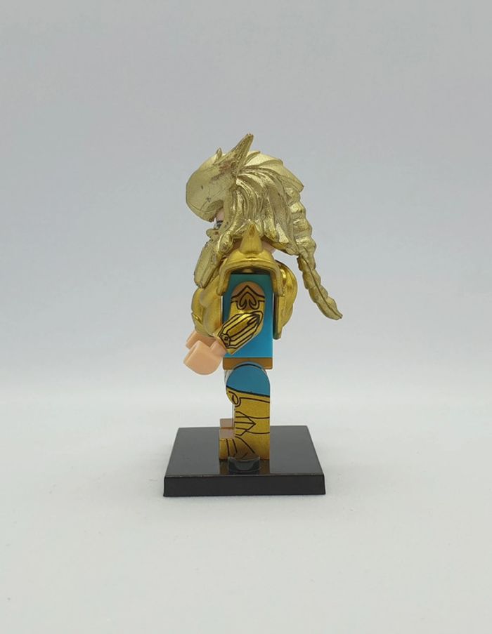 Figurine Les Chevaliers du Zodiaque - Milo du Scorpion - (Style Lego) - photo numéro 2