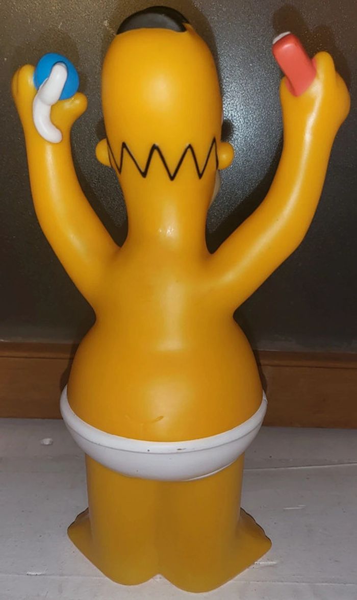 Grande figurine géante 25 Cm buste Homer Simpson en caleçon torse nu dans la salle de bain - photo numéro 3