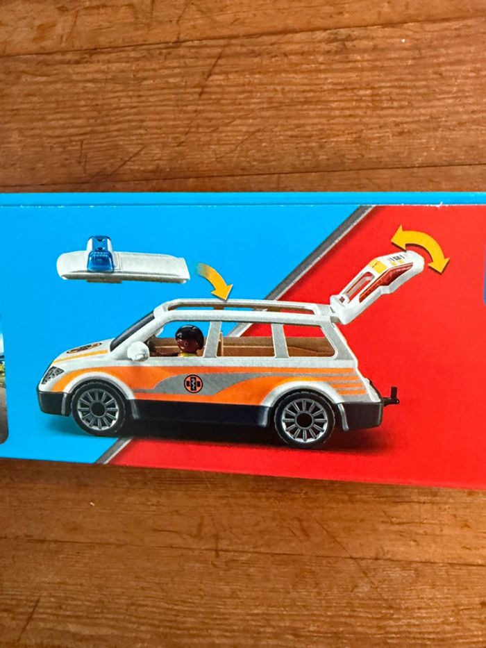 Playmobil 71037 coffret figurines Ambulance secours blessé handicapé voiture gyrophare - photo numéro 4