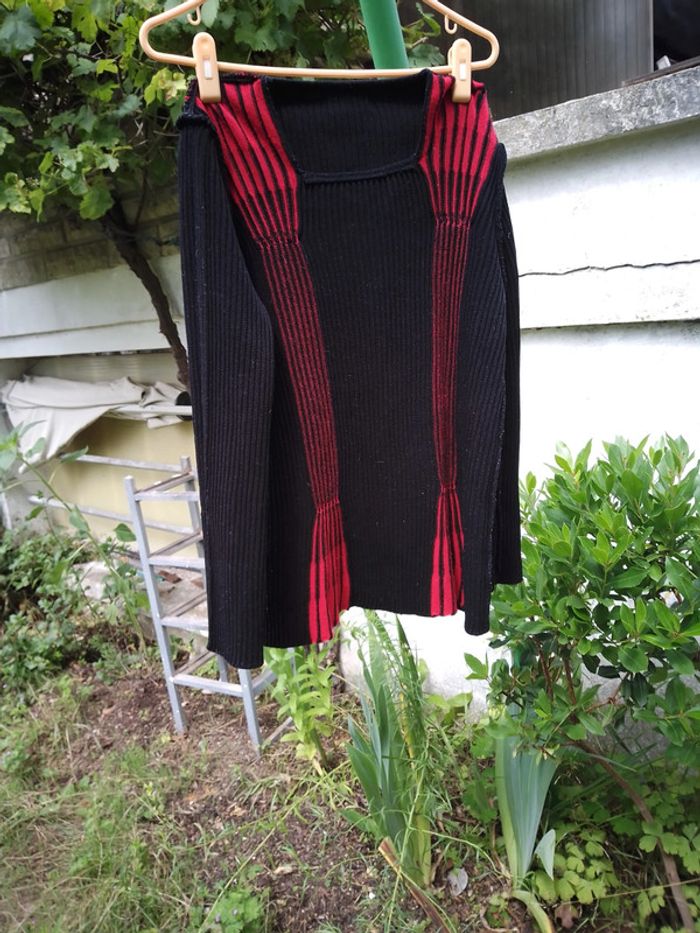 Pull rouge et noir façon espagnol - photo numéro 7