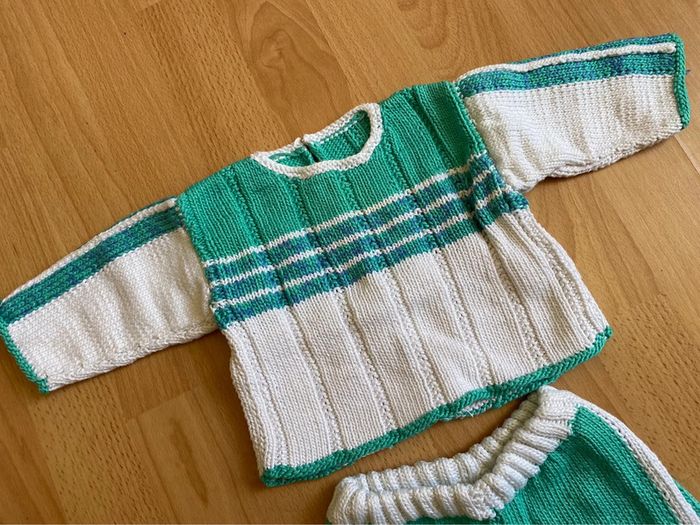 Joli ensemble/jogging vert et blanc T. 6 mois/68 cm garçon TBE - photo numéro 4