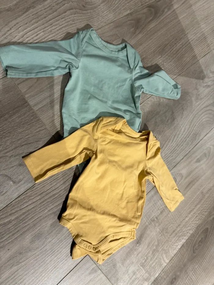Lot de 2 bodies bebe