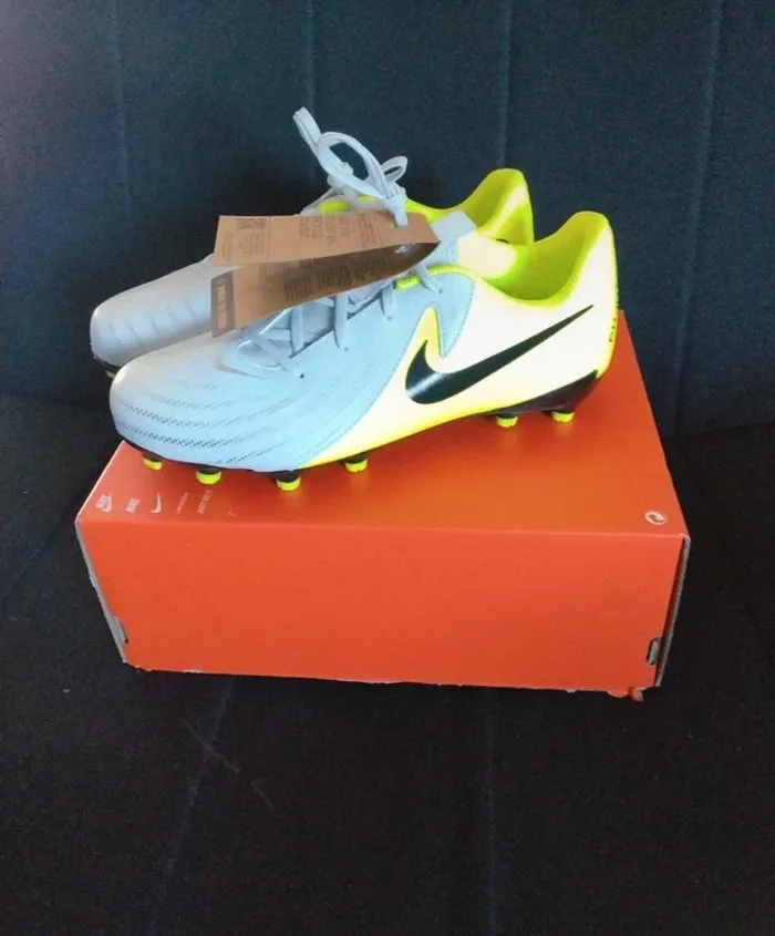 Crampons Nike