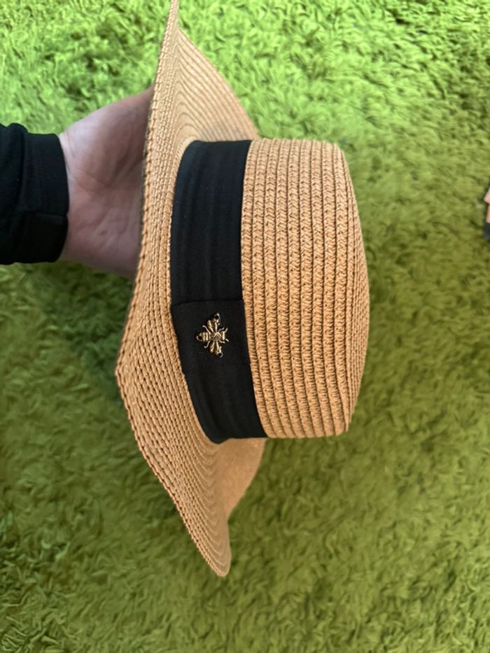 Chapeau beige ruban noir abeille reglable