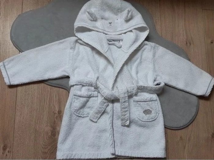 Peignoir / sortie de bain en éponge 2 ans Blanc liseré beige cadet rousselle En très bon état - photo numéro 3
