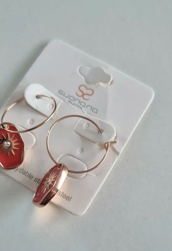 Boucles d'oreilles créoles acier inoxydable soleil rouge neuve - photo numéro 4