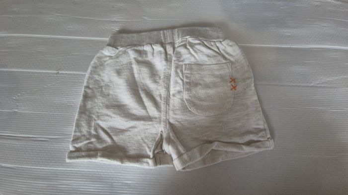 Short garçon 23 mois (86 cm) - photo numéro 2