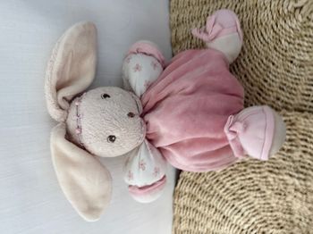 Doudou Lapin Boule lilirose avec fleurs Kaloo