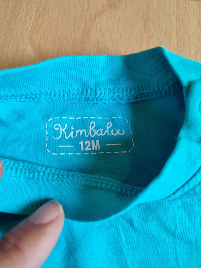 Lot salopette légère en Jeans Kimbaloo+ 2 t-shirts manches courtes Kimbaloo et Serge Blanco en 12M - photo numéro 9