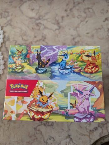 Pokémon mini tin évolution prismatique 