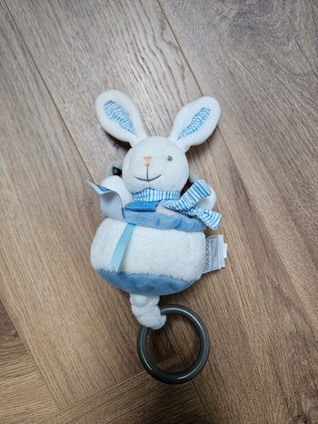 Lapin musical doudou et compagnie