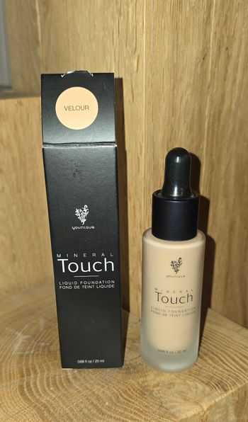 Fond de teint liquide Velours Younique Neuf