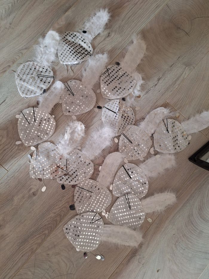 Décoration vêtements blanc à plumes et sequins - photo numéro 2