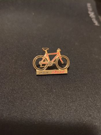 Jolie Pin's Vélo cycle Fossé VTT bonjour bike