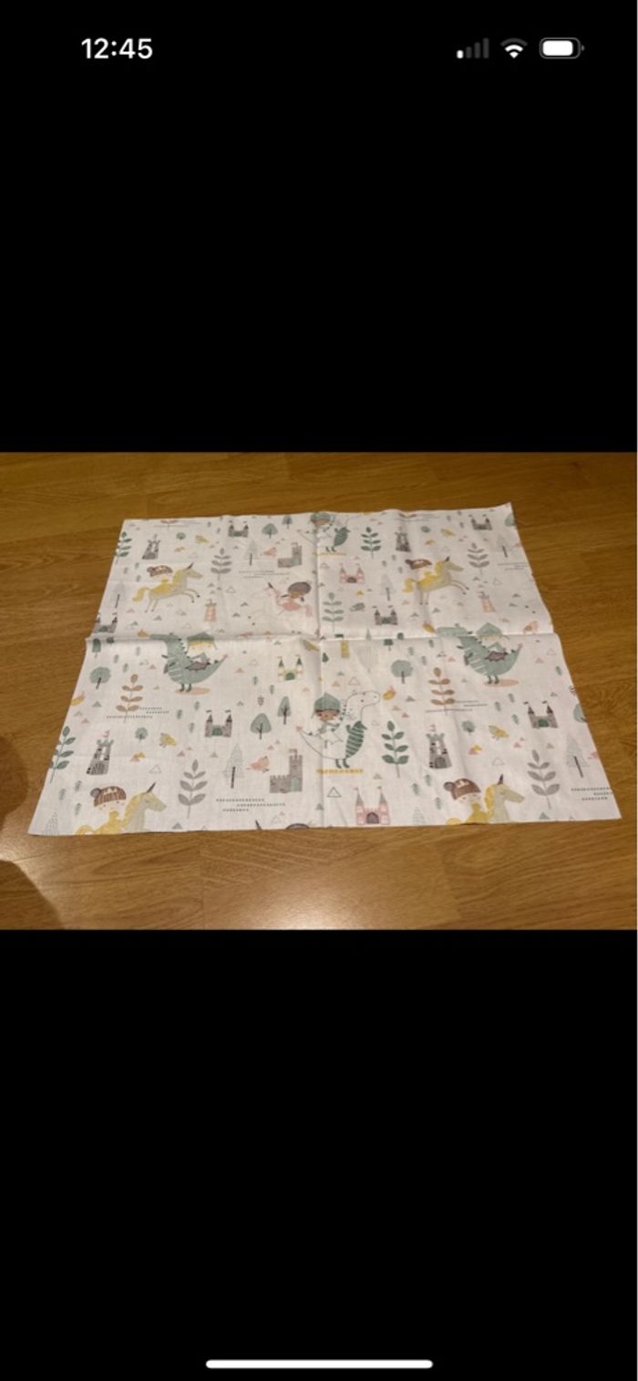 Morceau de tissu chevalier princesse dragon 56*45cm neuf - photo numéro 3