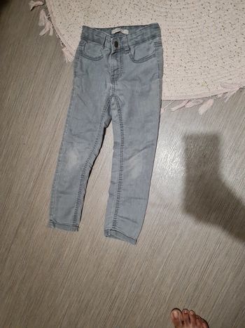 Jeans leger gris 5 ans lili marelle très bon etat