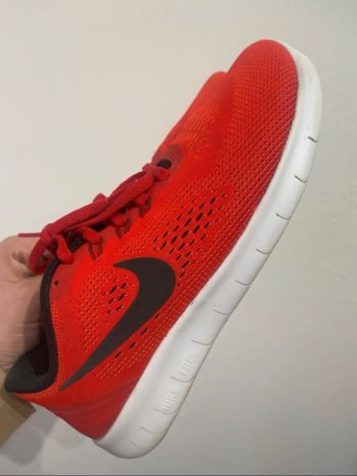 Basket Nike free fun rouge et noir
