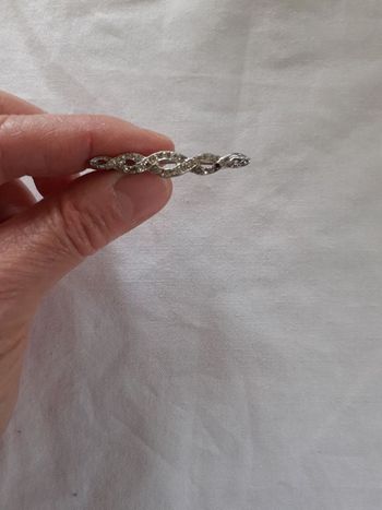 Broche sans valeur