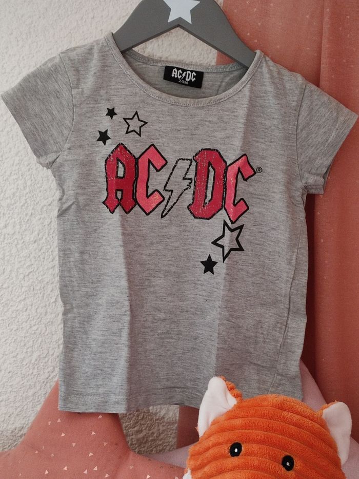 Tee shirt manches courtes  AC/DC - 24 mois - Très bon état - photo numéro 2