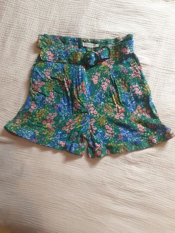 Joli short Avec sa ceinture