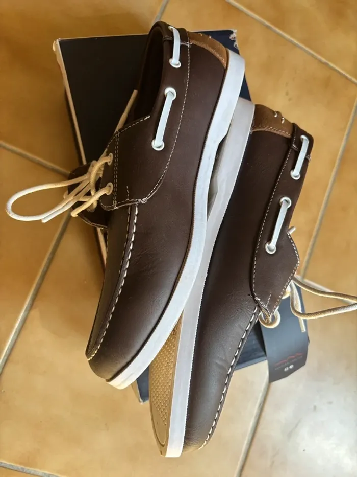 Jolie paire de chaussures bateau Teddy Smith T. 41 neuves - photo numéro 3