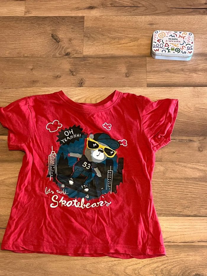 Je vend un tee shirt garcon taille 5 ans très bon état