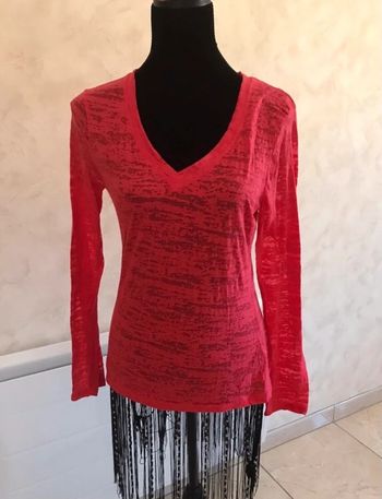 T-shirt framboise T.XL (plutôt transparent)