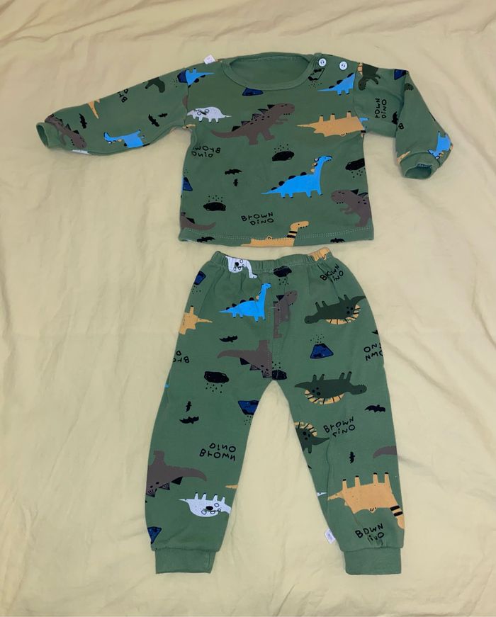 Ensemble 2p vert motif dinosaures, taille 24 mois