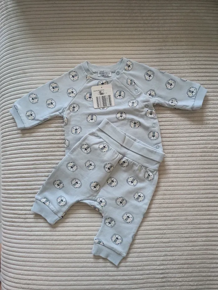 Ensemble de jogging neuf et étiqueté - photo numéro 2