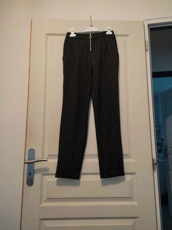 Pantalon noir a rayure blanche