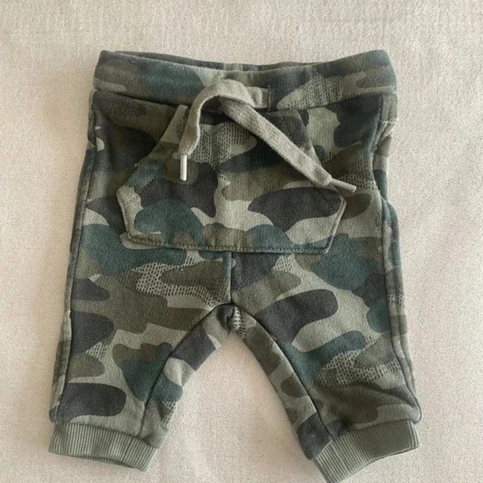 đš Pantalon camouflage Kiabi pour bĂ©bĂ© đš