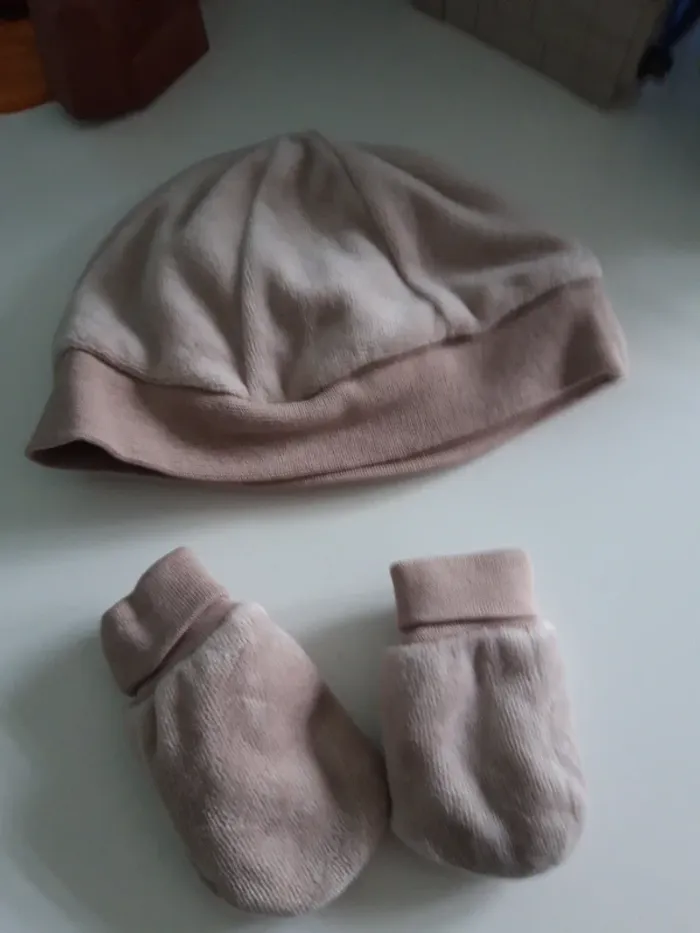 Ensemble bonnet et moufles velours naissance
