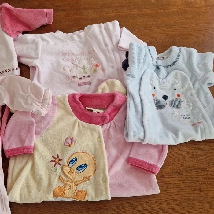 Lot de pyjamas 6 et 9 mois - photo numéro 2