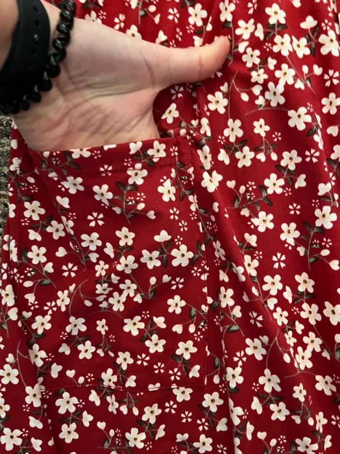 Robe rouge fleurs - photo numéro 2