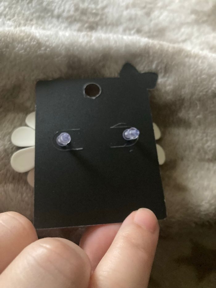 Boucles d’oreilles NEUVES pour femme en forme de fleurs couleur blanc - photo numéro 6