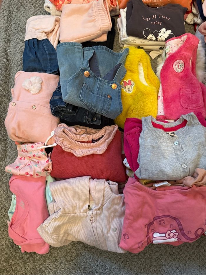 Gros lot vêtements fille O,1,3,6,9 mois - photo numéro 4