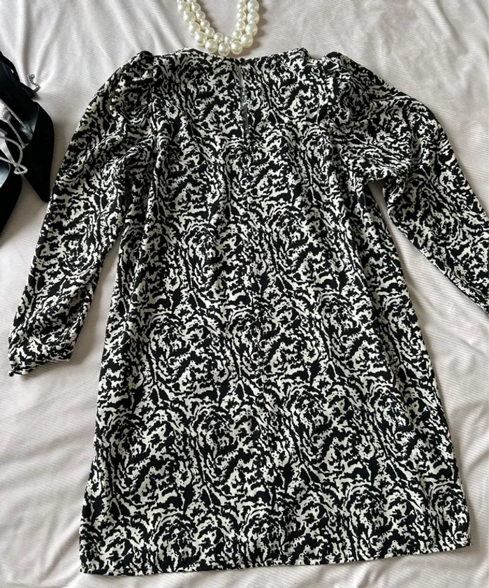 Robe chic, H&M, taille L noir et crème - photo numéro 3