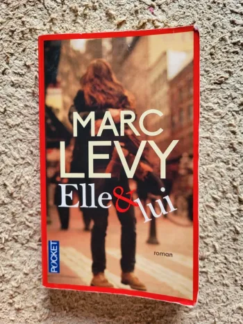 Livre "Elle & lui" de Marc Levy - Comédie romantique