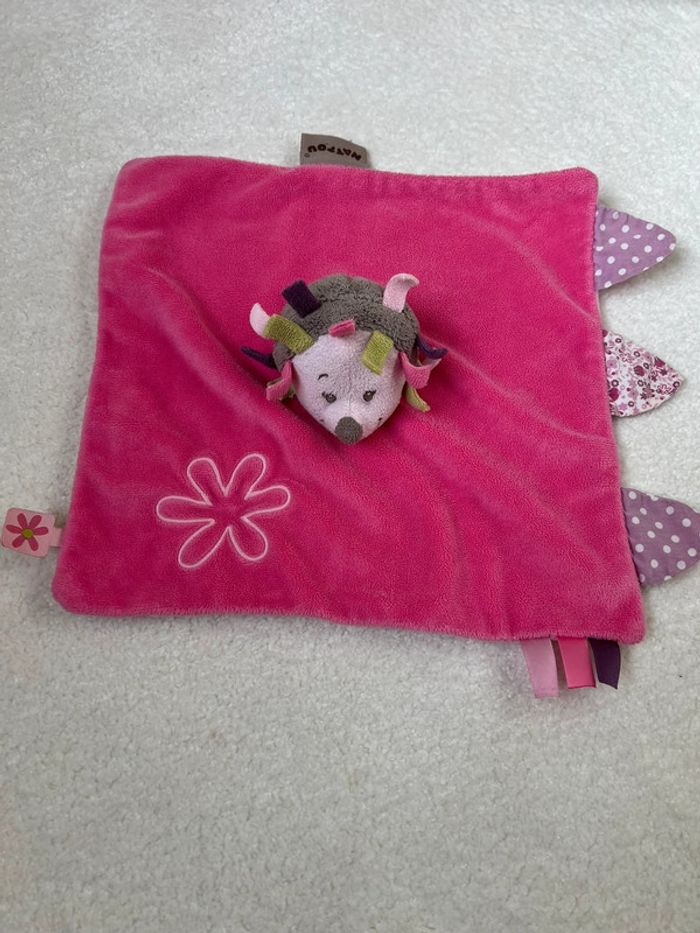 Doudou plat rose Nattou hérisson