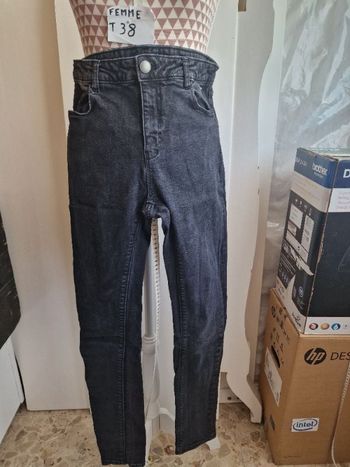 Jeans, noir, taille haute, forme slim, en coton & elasthanne, longueur 97cm, en très très bon état