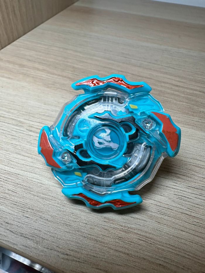 Toupie beyblade burst roktavor r2