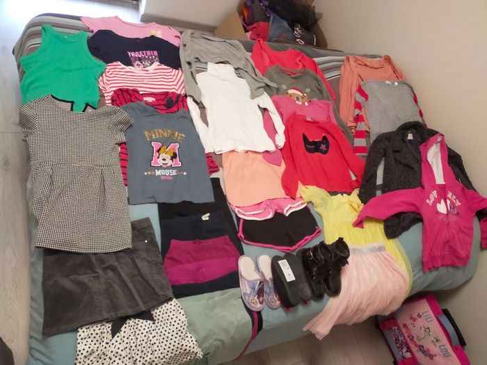 Lot d'habits fille taille 8 ans